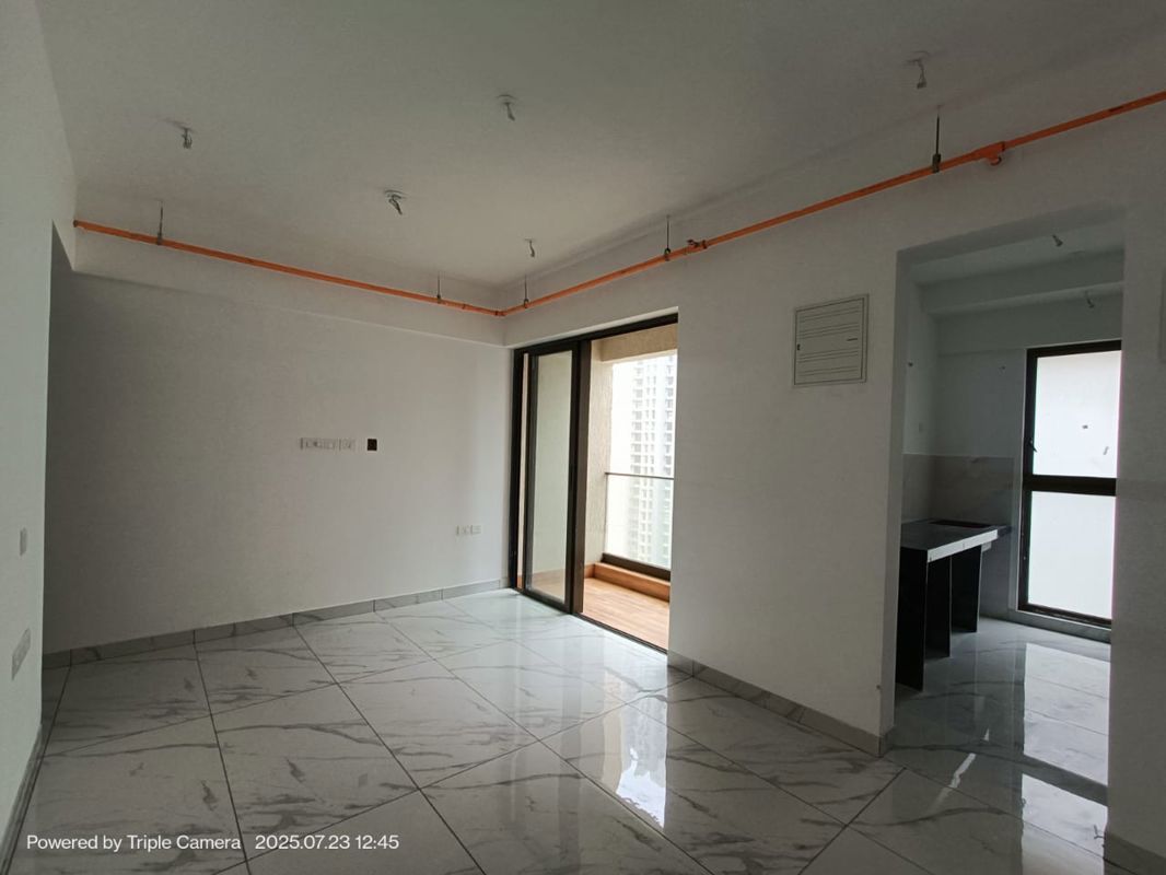2 BHK + Extra Room Apartment For Sale in Raymond Realty Phase II