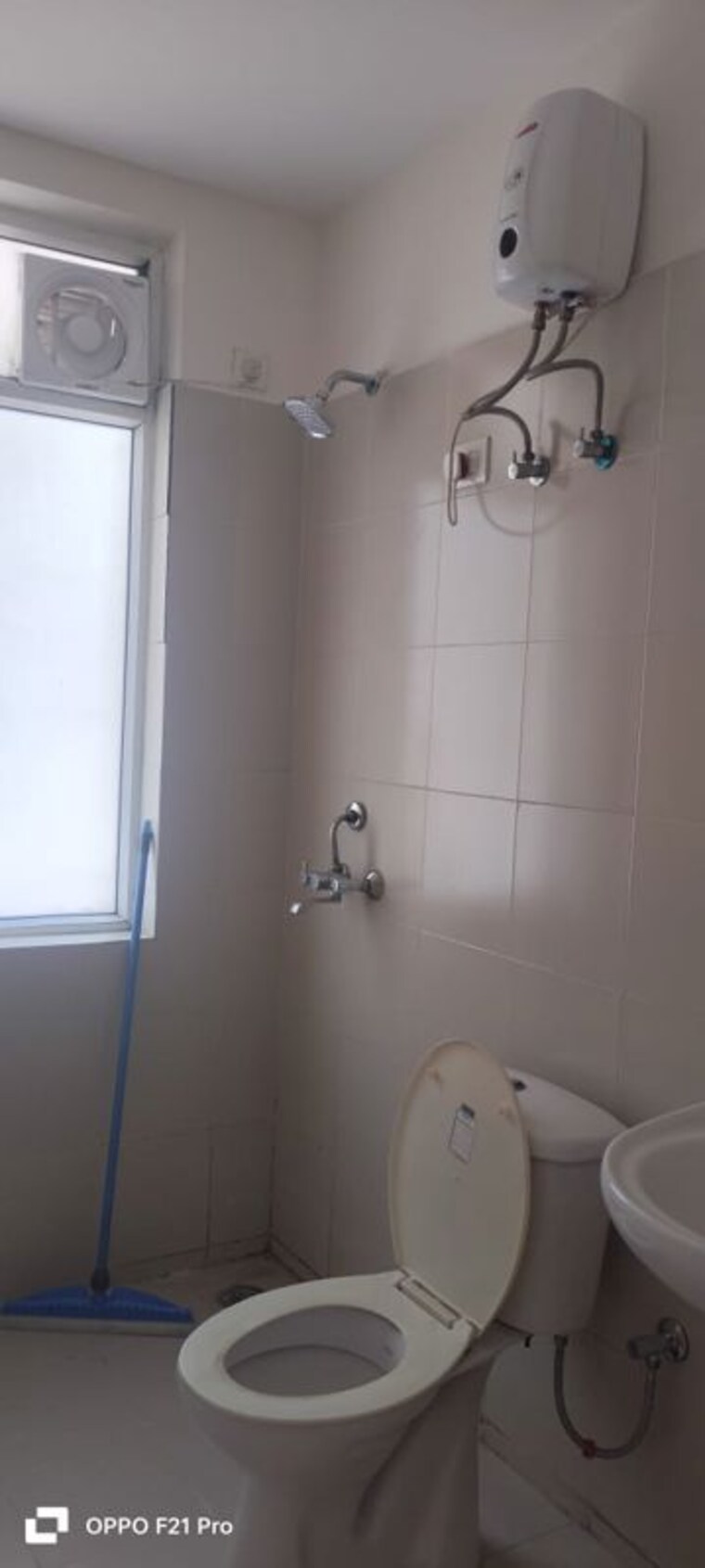 Bathroom, roots-courtyard 3 Bedroom 1700 Sq.Ft. Builder Floor In Sector 48 Gurgaon 9960790