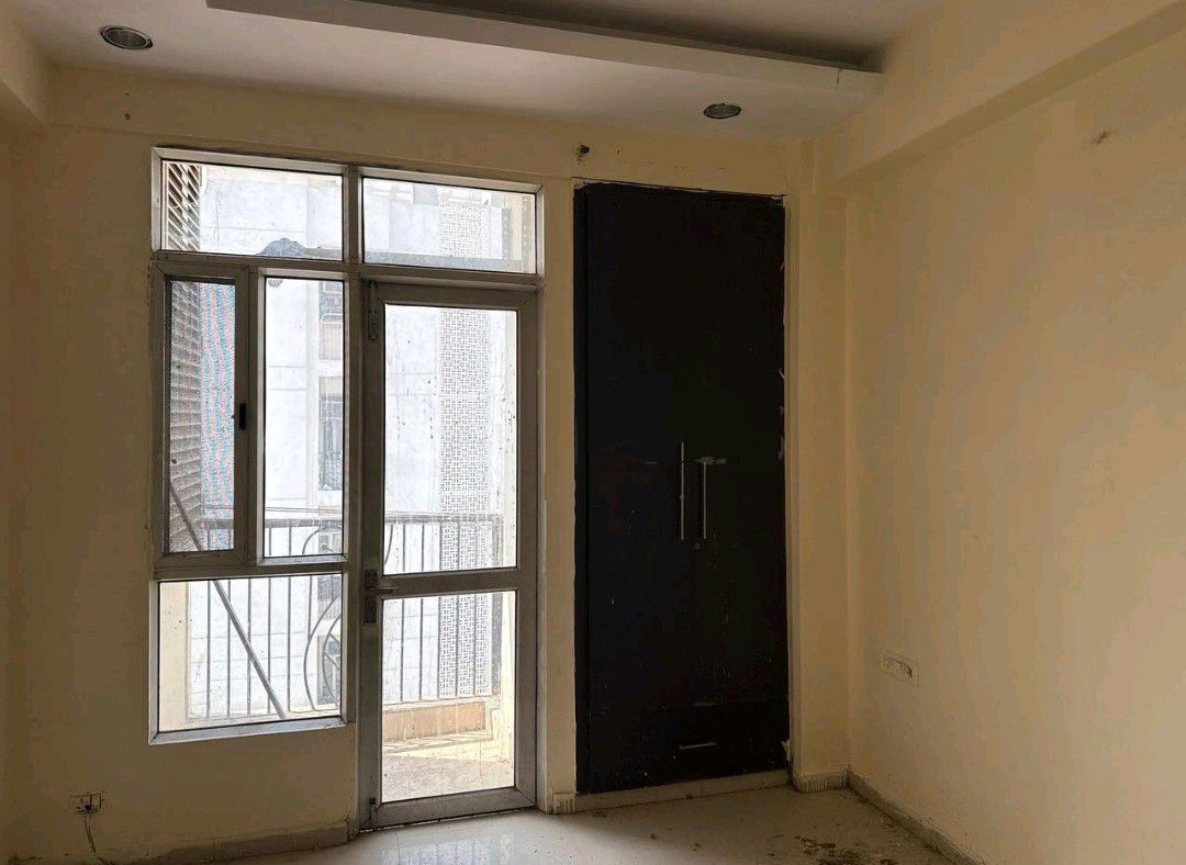 2 BHK + Extra Room Apartment For Sale in Prateek Wisteria