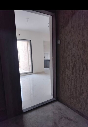 Room in 1 BHK Apartment at Metropolis Bayside, Kasarvadavali – for Sale