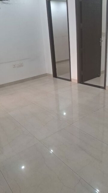 Room in 3 BHK Apartment at Shiva Motia Huys, Pir Machalla – for Sale