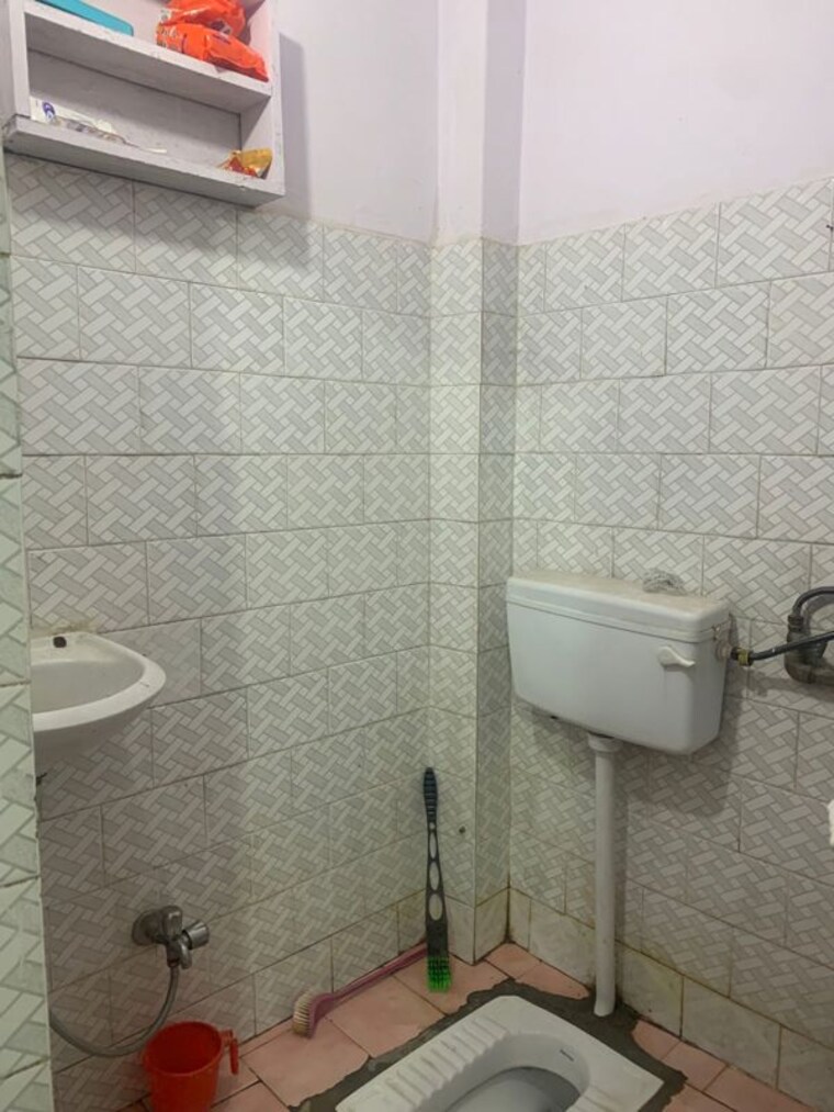 Bathroom, katwaria sarai 1 RK 350 Sq.Ft. Apartment In Katwaria Sarai Delhi 9963970