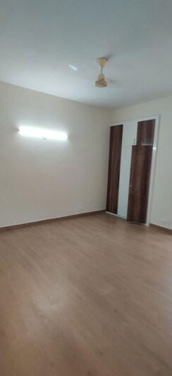 3 BHK + Servant Room Apartment For Sale in Emaar Palm Gardens