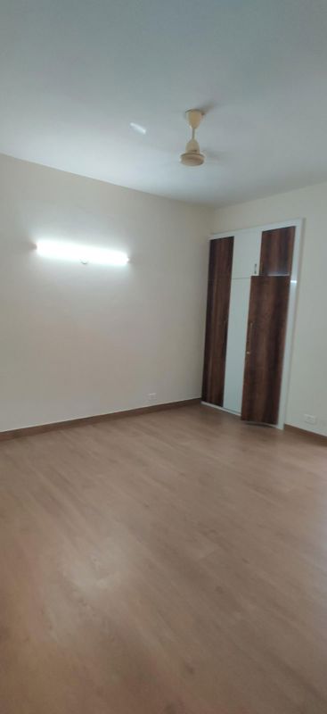 3 BHK + Servant Room Apartment For Sale in Emaar Palm Gardens