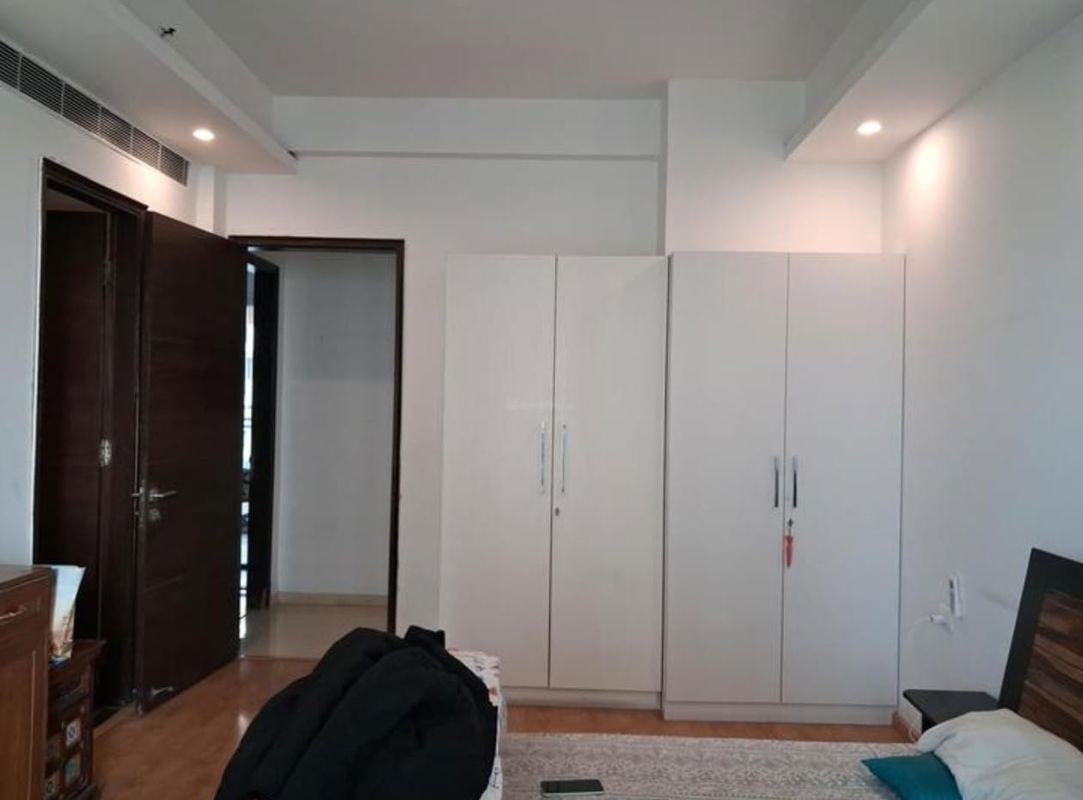 3 BHK + Servant Room Apartment For Rent in Mahagun Mezzaria