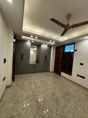 Room in 3 BHK Apartment at Saket – for Rent