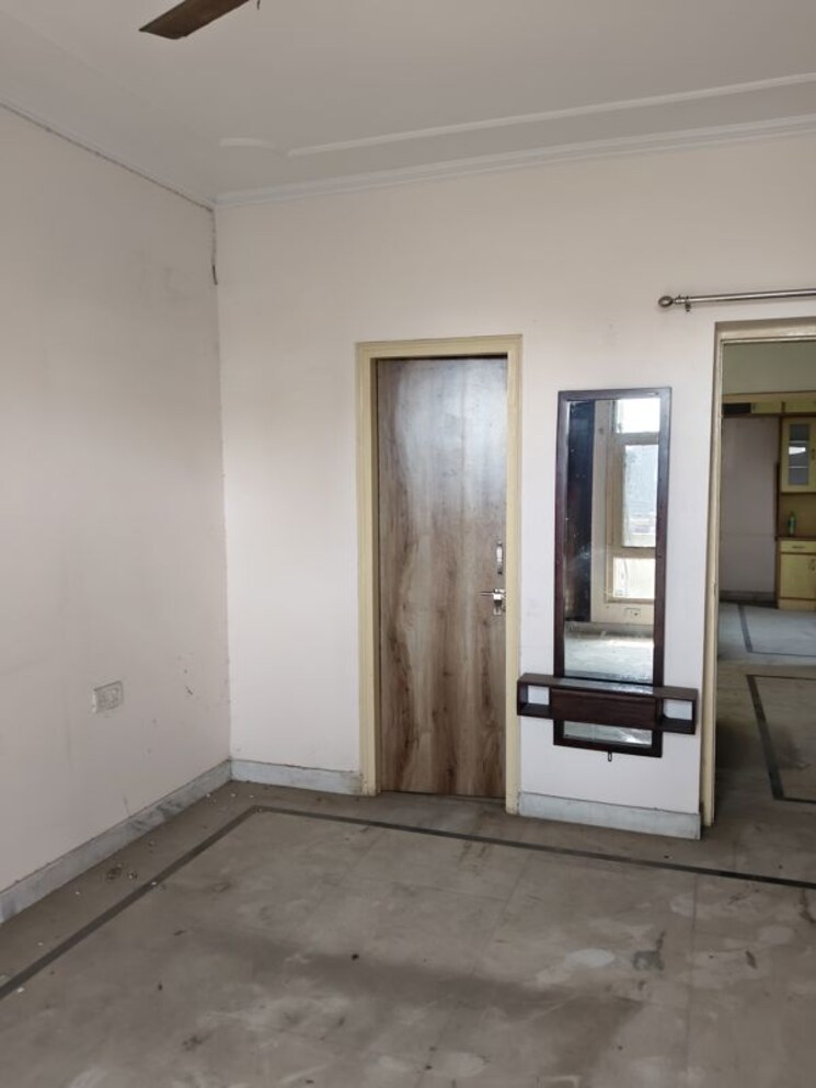 Room, royal-towers-noida 3 Bedroom 1600 Sq.Ft. Apartment In Sector 61 Noida 9963992