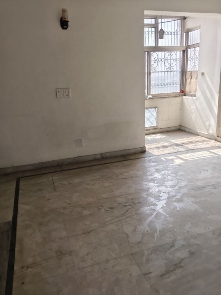 Room, royal-towers-noida 3 Bedroom 1600 Sq.Ft. Apartment In Sector 61 Noida 9963992