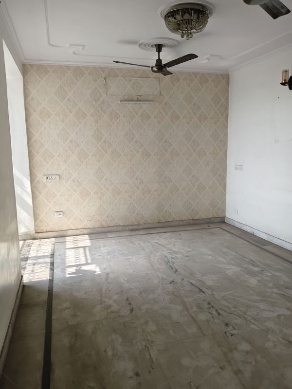 3 BHK 1600 Sq.Ft. Apartment in Royal Towers Noida