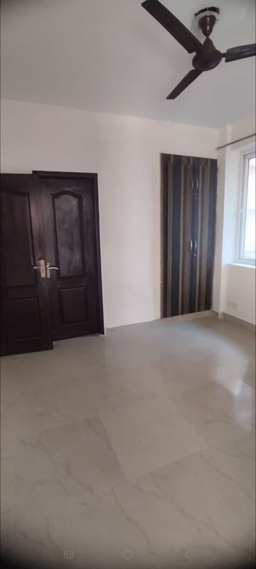 Room in 2.5 BHK Apartment at Sikka Karmic Greens, Sector 78 – for Rent