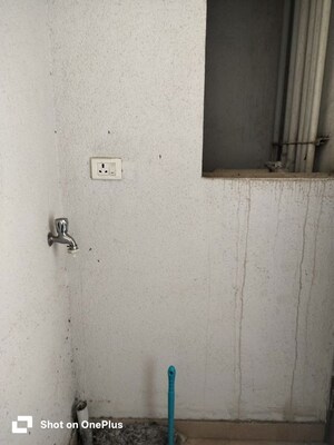 Room in 2 BHK Apartment at Arvind Elan, Kothrud – for Rent