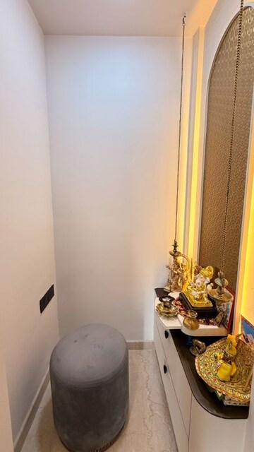 Furnished Amenities in 3 BHK Apartment at Lodha Sterling, Kolshet Road – for Rent