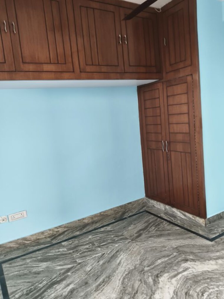 Room, rwa-apartments-sector-71 1.5 Bedroom 600 Sq.Ft. Independent House In Sector 71 Noida 9964022