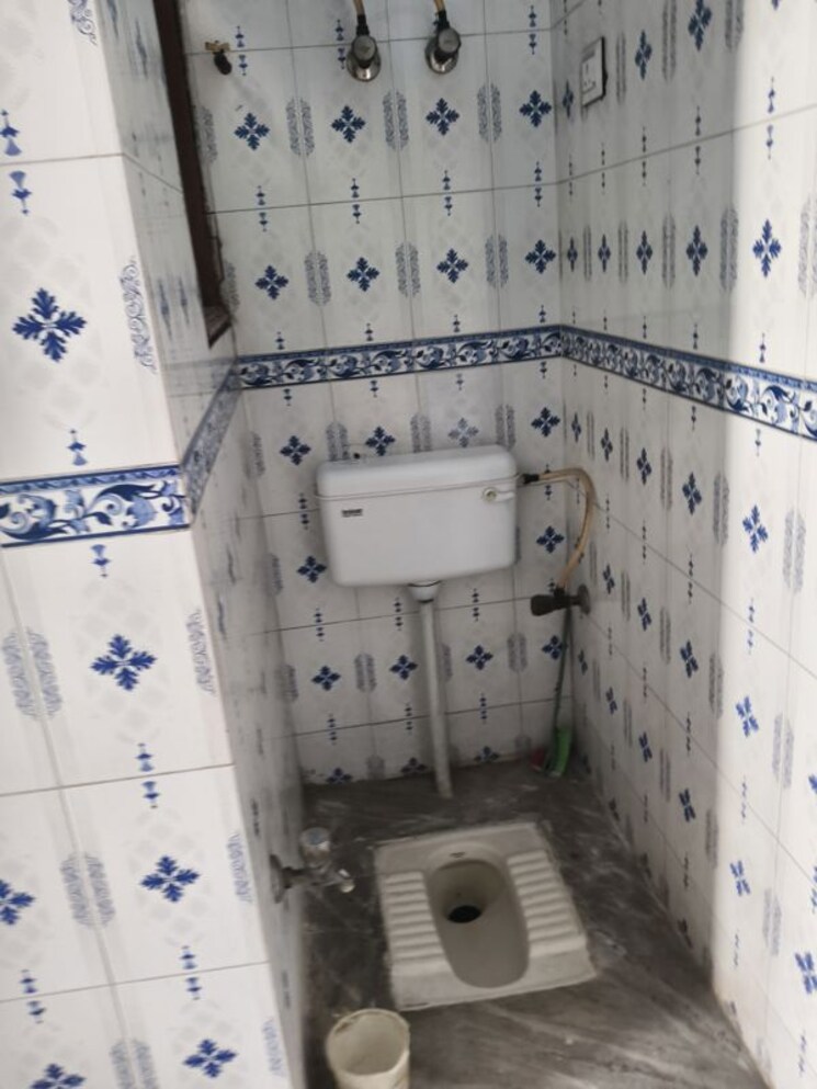 Bathroom, rwa-apartments-sector-71 1.5 Bedroom 600 Sq.Ft. Independent House In Sector 71 Noida 9964022