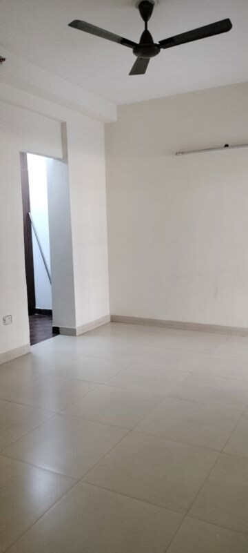 Room in 2 BHK Apartment at Aims Golf Avenue II, Sector 75 – for Rent