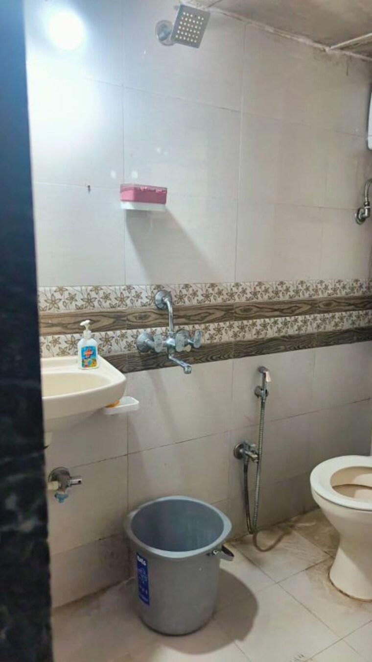 Bathroom, vakola 1 Bedroom 350 Sq.Ft. Apartment In Vakola Mumbai 9964040