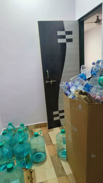 Furnished Amenities in 1 BHK Apartment at Vakola – for Rent