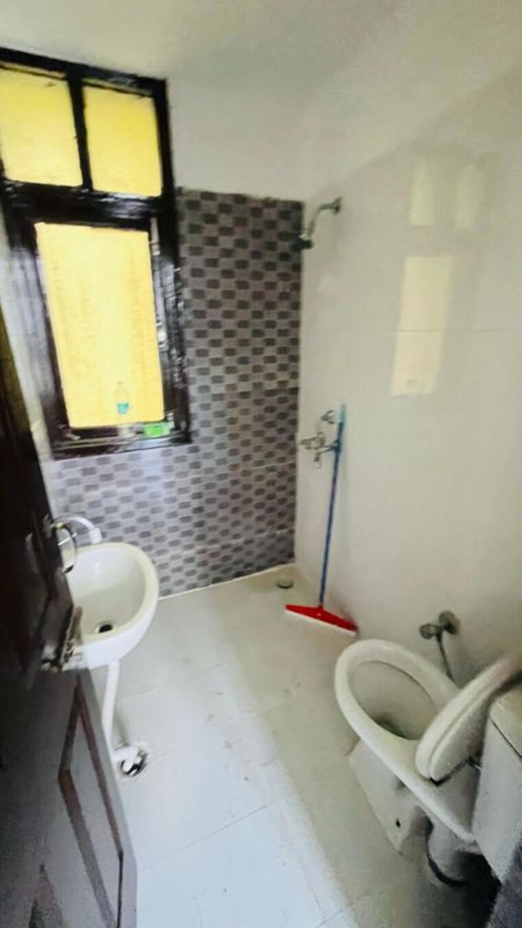 Bathroom, malwa-escon-arena 2 Bedroom 1315 Sq.Ft. Apartment In Lohgarh Zirakpur 9964044