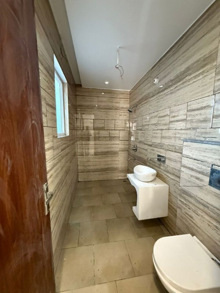 Bathroom, aps-platinum-towers 3 Bedroom 1152 Sq.Ft. Apartment In Pir Machalla Zirakpur 9964052