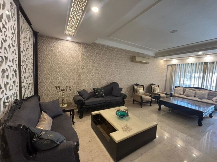 Team Area, greater kailash ii 4 Bedroom 300 Sq.Yd. Builder Floor In Greater Kailash ii Delhi 9964057