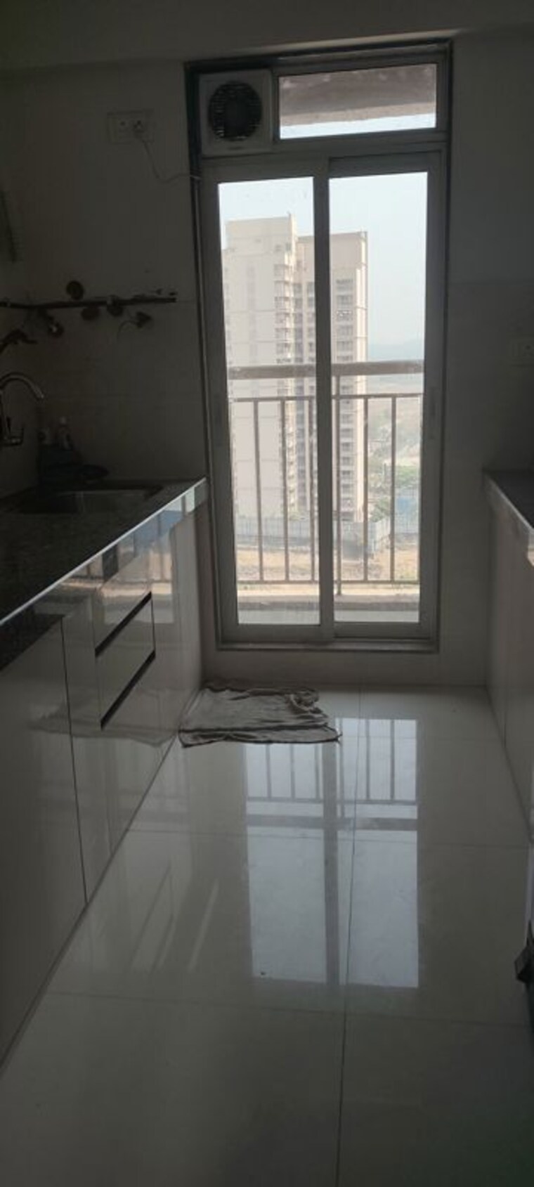 Room, metropolis-aquaris-phase-2 1 Bedroom 430 Sq.Ft. Apartment In Kasarvadavali Thane 9964070
