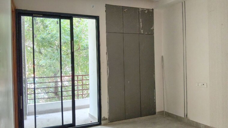 Room, sector 4 3 Bedroom 2250 Sq.Ft. Builder Floor In Sector 4 Gurgaon 9964061