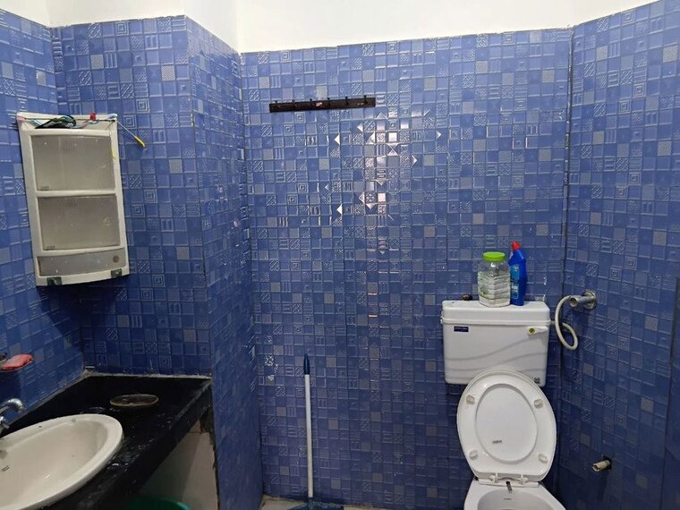 Bathroom, prem-satyam-swastik-apartment 3 Bedroom 1555 Sq.Ft. Apartment In Patiala Road Zirakpur 9964105