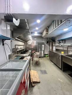 Retail Shop For Rent in Lokhandwala