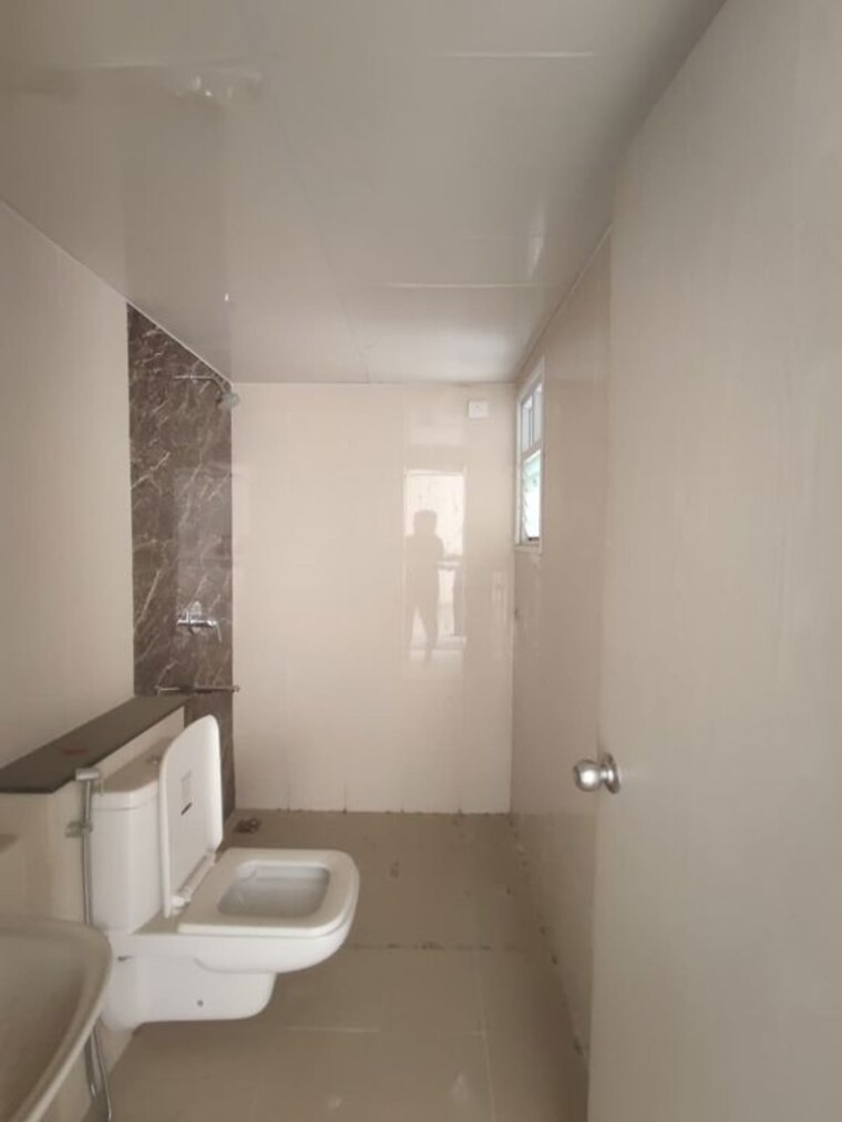 Bathroom, mantri-serenity 2 Bedroom 1040 Sq.Ft. Apartment In Kanakapura Road Bangalore 9964097