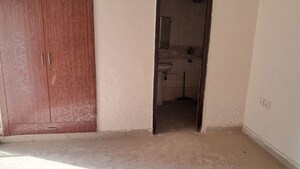 Room in 2.5 BHK Apartment at Amrapali Princely Estate, Sector 76 – for Sale