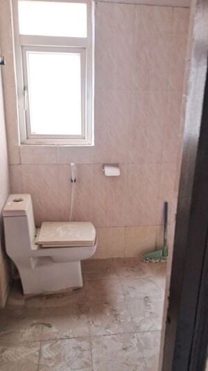 Bathroom in 2.5 BHK Apartment at Amrapali Princely Estate, Sector 76 – for Sale
