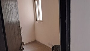 Room in 2.5 BHK Apartment at Amrapali Princely Estate, Sector 76 – for Sale