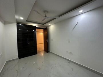 Room in 3 BHK Builder Floor at Saket – for Rent