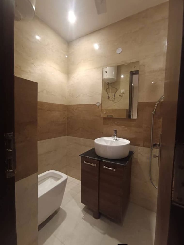 Bathroom, freedom fighters enclave 2 Bedroom 1000 Sq.Ft. Apartment In Freedom Fighters Enclave Delhi 9964183