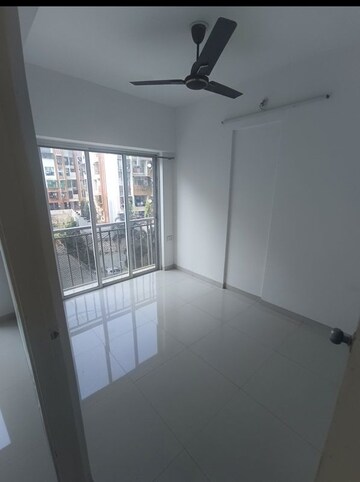 Room in 2 BHK Apartment at Godrej Vihaa, Badlapur East – for Rent