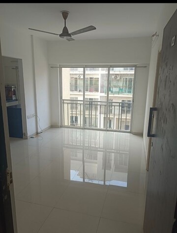 Room in 2 BHK Apartment at Godrej Vihaa, Badlapur East – for Rent