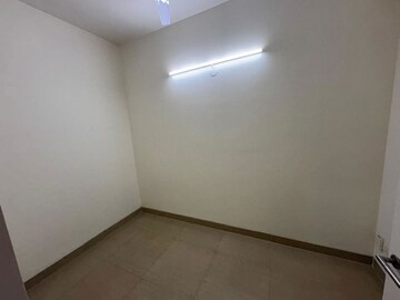 Room in 2 BHK Apartment at Emaar Emerald Estate, Sector 65 – for Rent