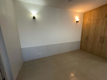 Room in 2 BHK Apartment at Emaar Emerald Estate, Sector 65 – for Rent