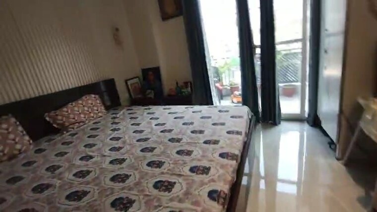 Bedroom, sector 4 3 Bedroom 250 Sq.Yd. Builder Floor In Sector 4 Gurgaon 9964426