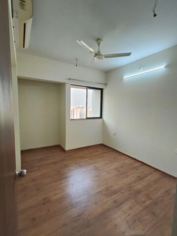 Room in 3 BHK Apartment at Lodha Downtown, Dombivli East – for Sale