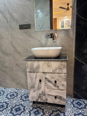 Bathroom in 3 BHK Builder Floor at Palm Residency Chhatarpur, Chattarpur – for Rent