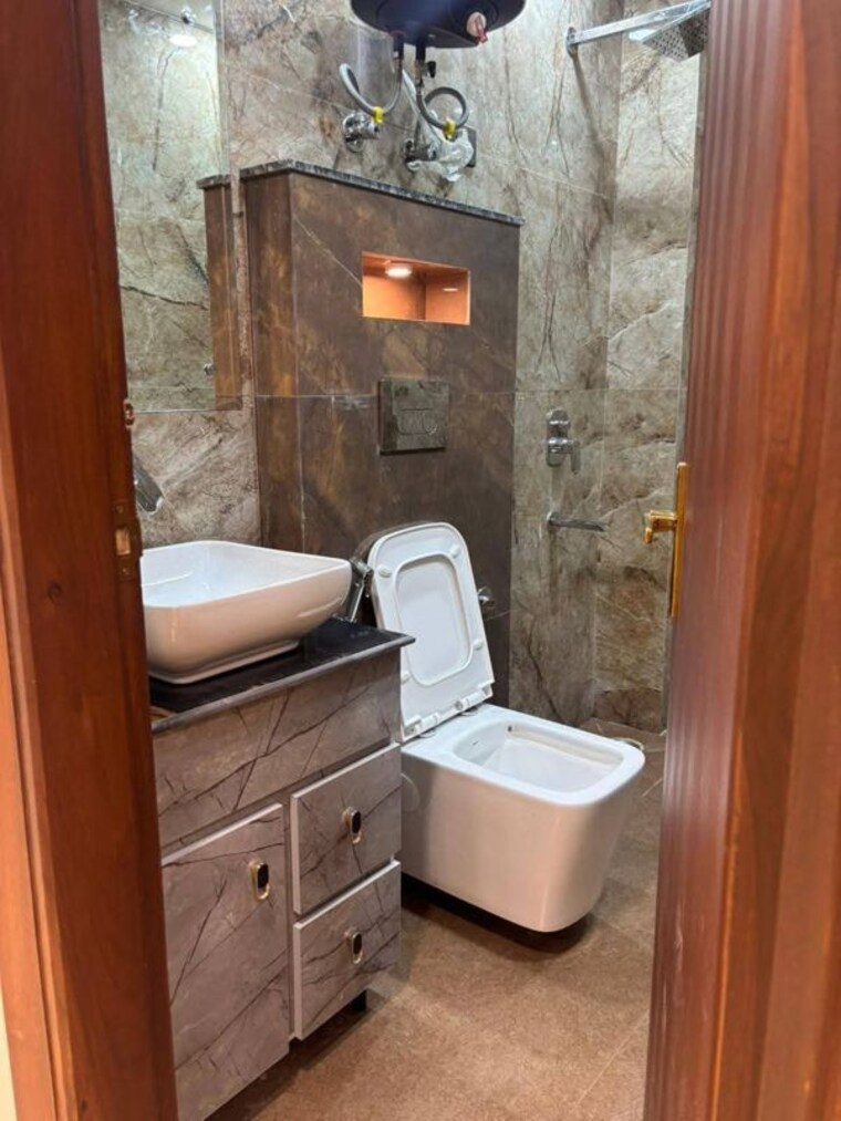 Bathroom, palm-residency-chhatarpur 3 Bedroom 1250 Sq.Ft. Builder Floor In Chattarpur Delhi 9964556