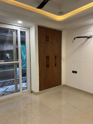 Room in 3 BHK Builder Floor at Palm Residency Chhatarpur, Chattarpur – for Rent