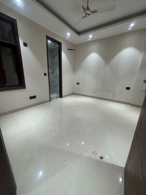 Room in 3 BHK Builder Floor at Saket – for Sale