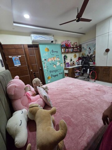 Bedroom in 3 BHK Apartment at Cybercity Rainbow Vistas Rock Gardens, Hi Tech City – for Rent