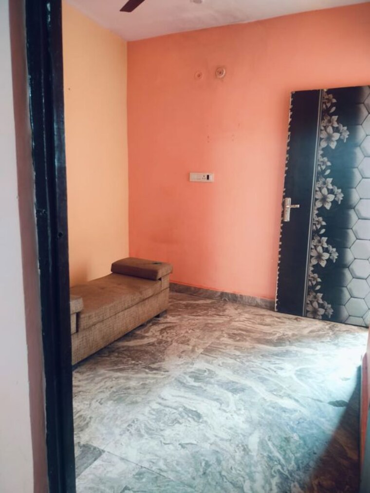 Room, vaishali sector 5 1 RK 350 Sq.Ft. Builder Floor In Vaishali Sector 5 Ghaziabad 9964660