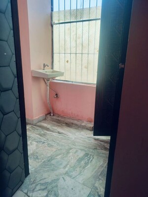 Bathroom in 1 RK Builder Floor at Vaishali Sector 5 – for Rent