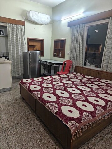 1 BHK Builder Floor For Rent in Sector 8