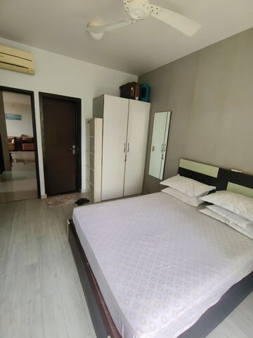 Bedroom in 2.5 BHK Apartment at Oberoi Realty Woods, Goregaon East – for Rent