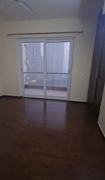 Room in 2 BHK Apartment at Paras Irene, Sector 70a – for Rent